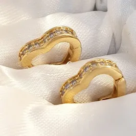 Brinco Argolinha Coração Cravejado P