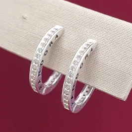 Brinco Argolinha Cravejada Escrita PANDORA