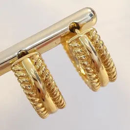 Brinco Argolinha Grossa Costuras Laterais