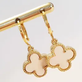 Brinco Argolinha Trevo Off White