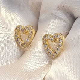 Brinco Coração Vazado Cravejado
