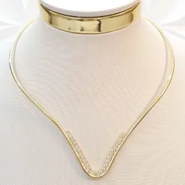Colar Aro em V Cravejado (choker)
