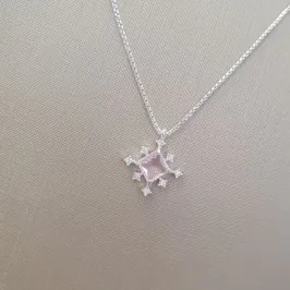 Colar Losango Rosa Borda Cravejada