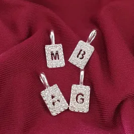 Pingente Quadradinho Letra A Cravejado