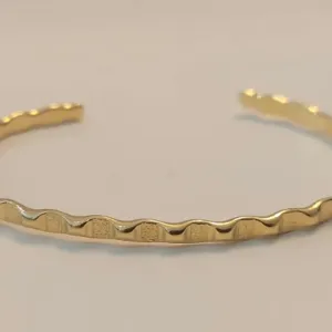 Bracelete Fino Ondulado Liso e Trabalhado
