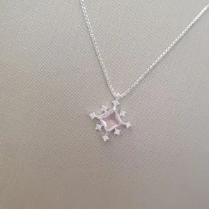 Colar Losango Rosa Borda Cravejada