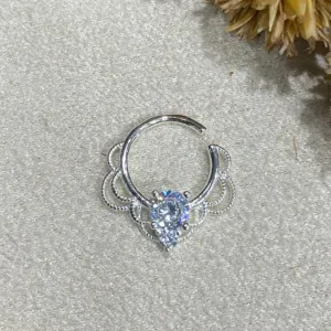 Piercing ''Flor'' e Zircônia