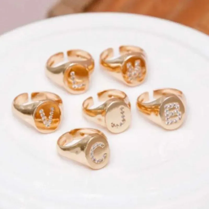 Anel Dedinho Letra B Cravejada (ajustável)