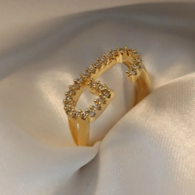 Anel Letra G Cravejada