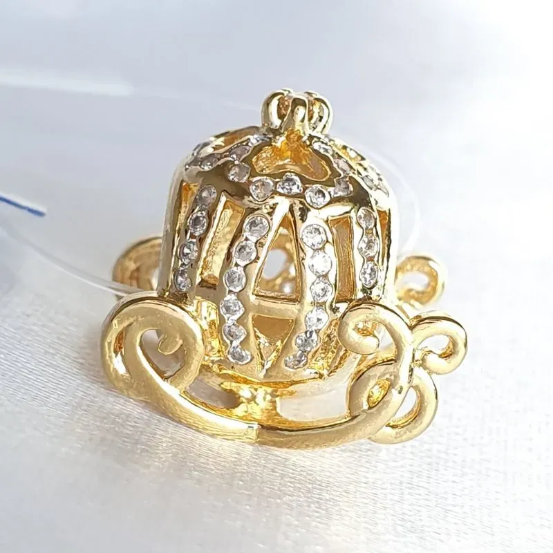 Berloque Carruagem Cravejada