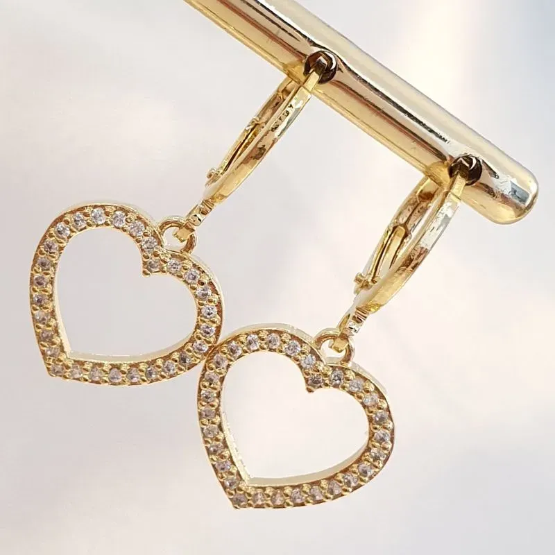 Brinco Argolinha Coração G Vazado Cravejado