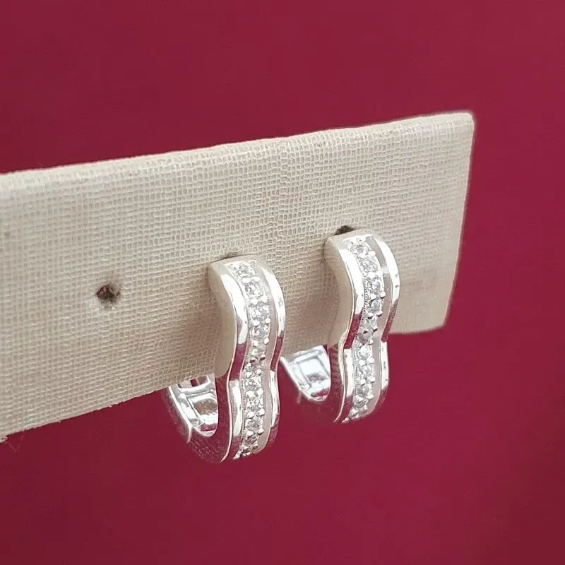 Brinco Argolinha de Coração Cravejado M