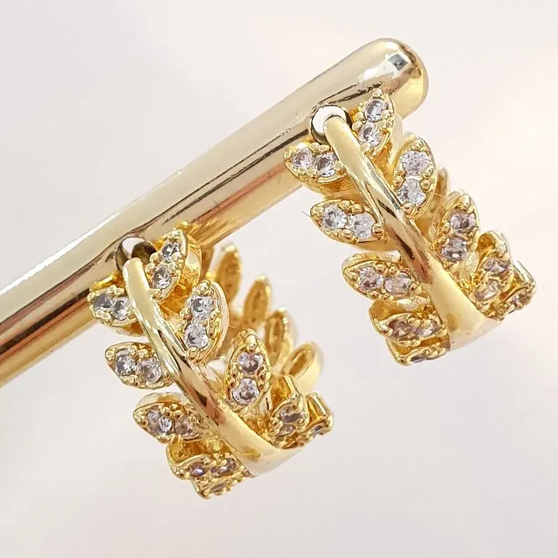 Brinco Argolinha Folhinhas Cravejadas