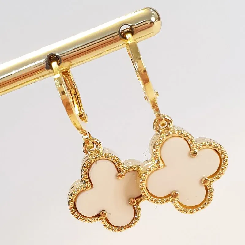 Brinco Argolinha Trevo Off White