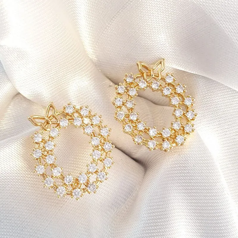 Brinco Círculo Cravejado e Borboleta