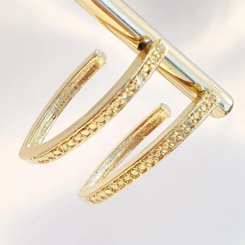 Brinco em V Detalhado