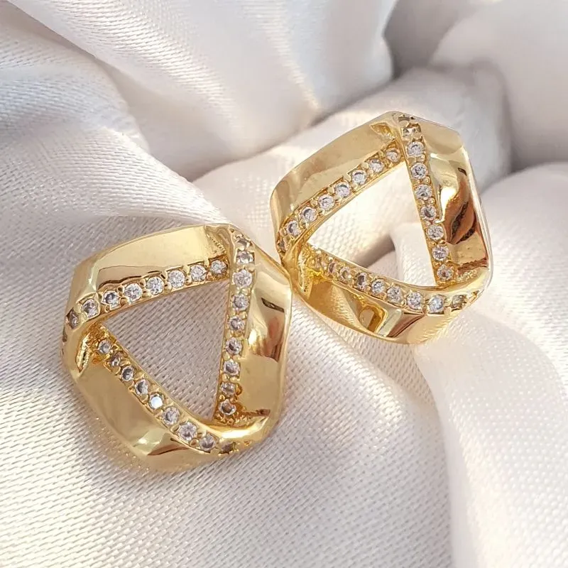 Brinco Triângulo Grosso Cravejado