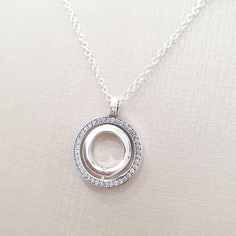 Colar Círculo Cravejado com Círculo Giratório