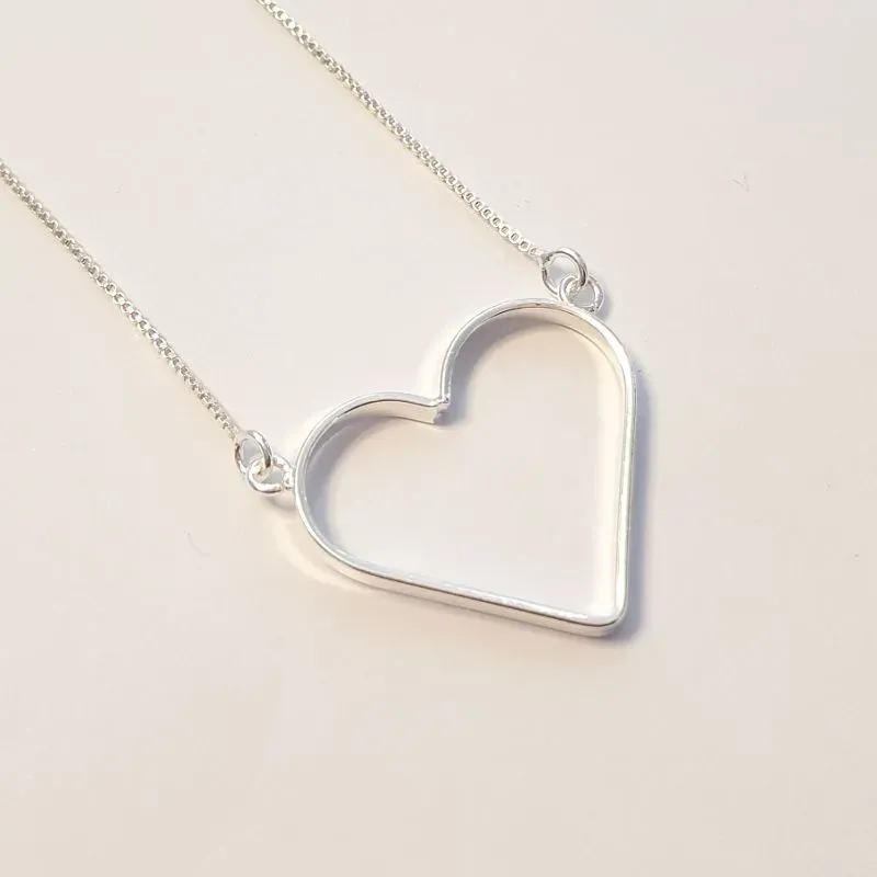 Colar Coração Vazado M