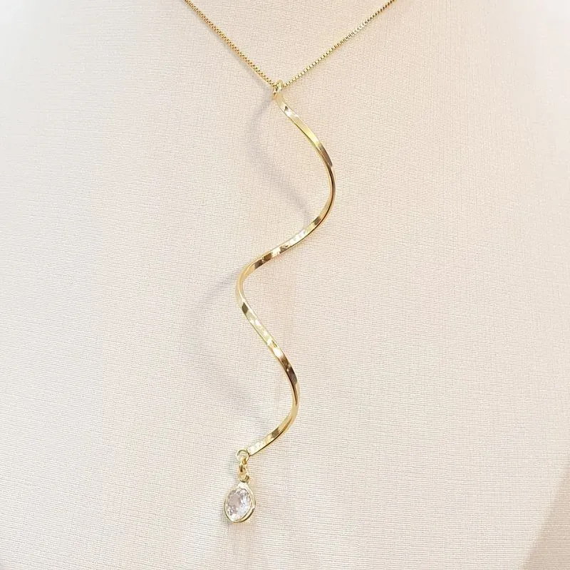 Colar Fio Enrolado Ponto de Luz 45cm