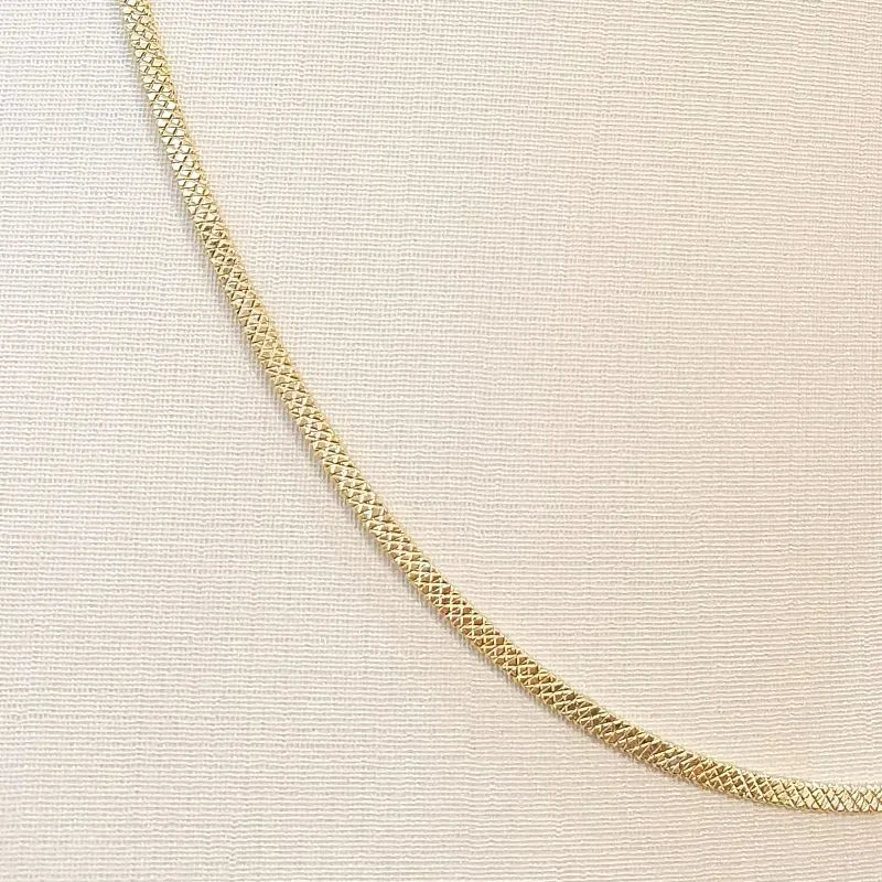 Colar Fita Detalhada Fina 45cm