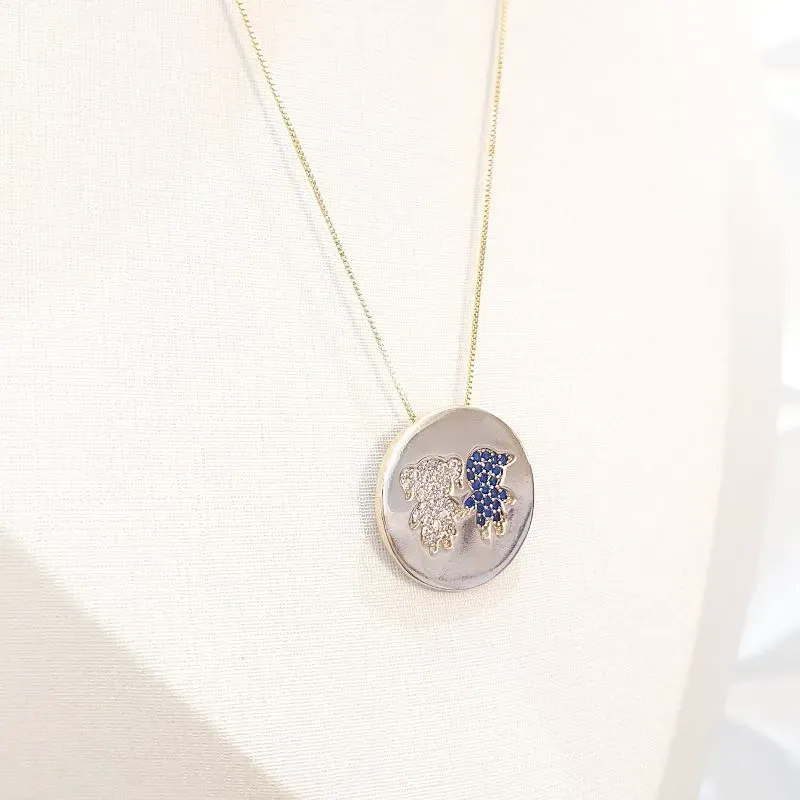 Colar Medalha Casal de Filhos Cravejados