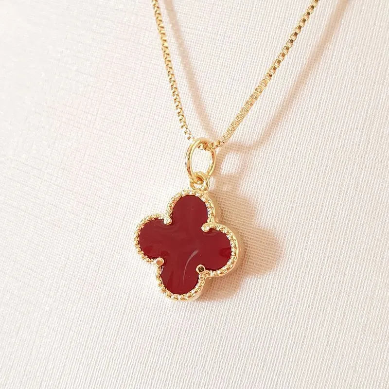 Colar Pingente Trevo Vinho