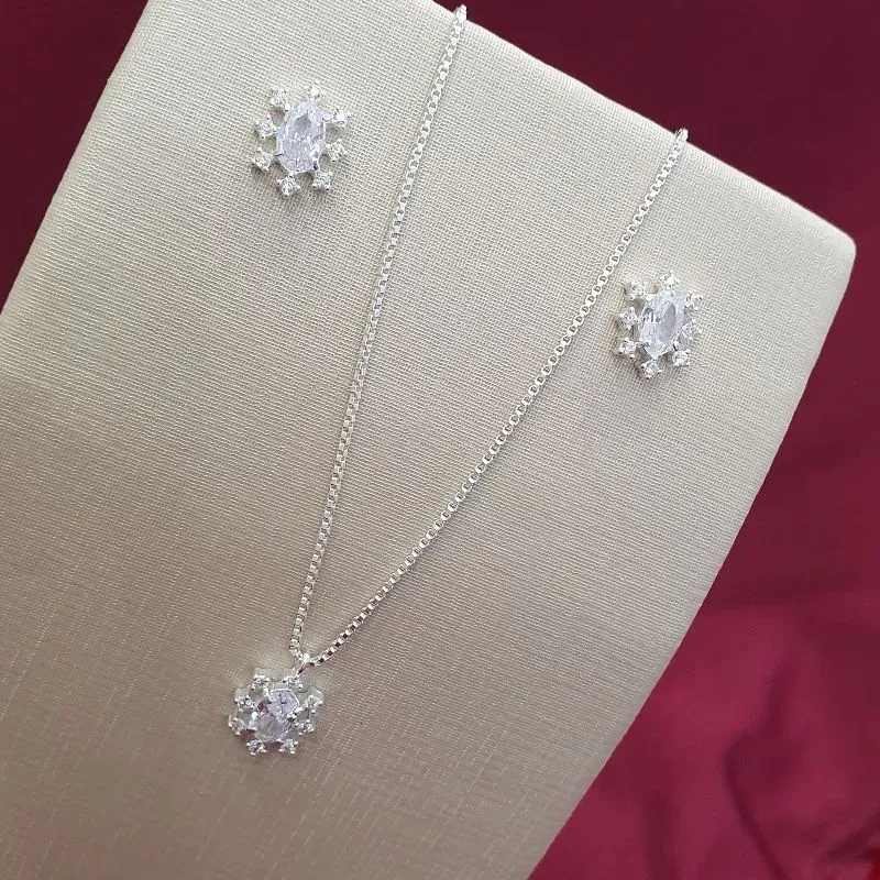 Conjunto Zircônia Oval Cravejada