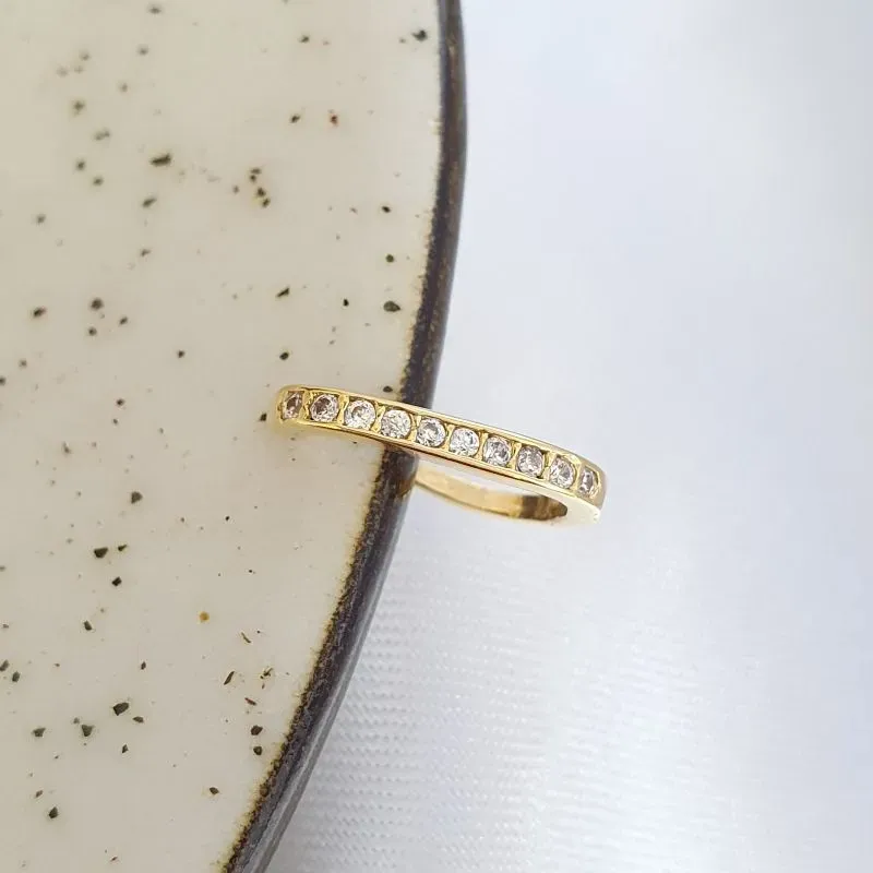 Piercing Fake Linha Oval Cravejada