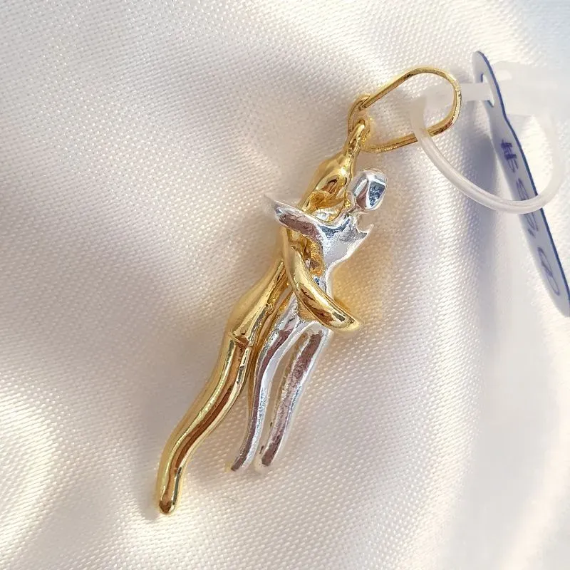 Pingente Couple Hug (2 banhos)