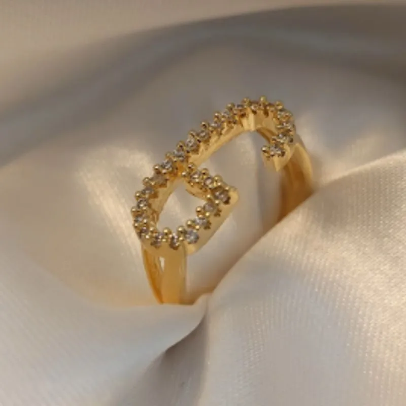 Anel Letra G Cravejada