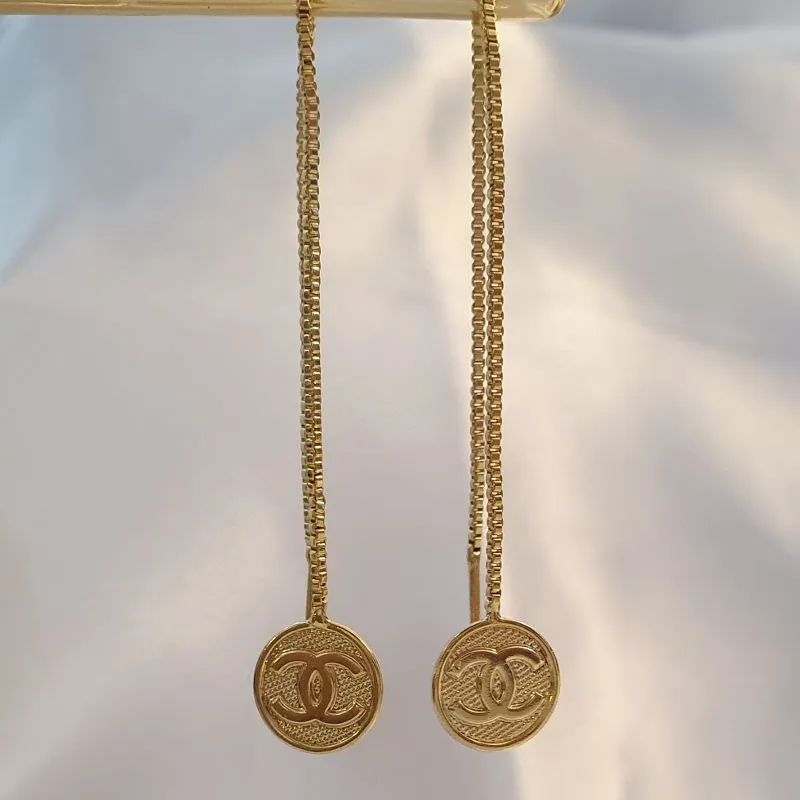 Brinco Agulha Chanel