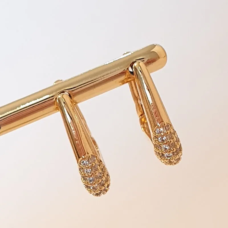 Brinco Argola Triangular Ponta Cravejada P