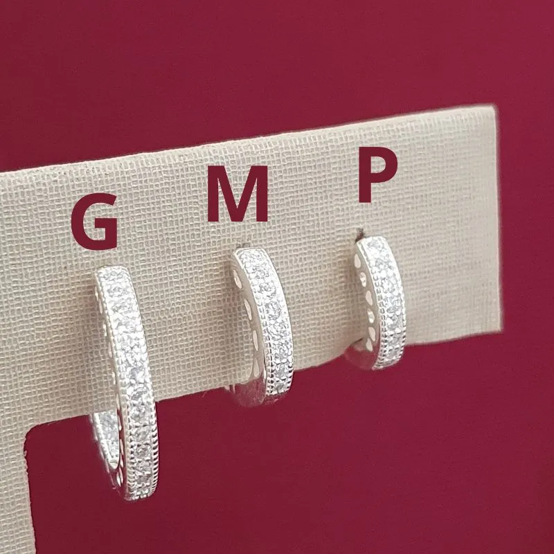 Brinco Argolinha Cravejada Corações Laterais P