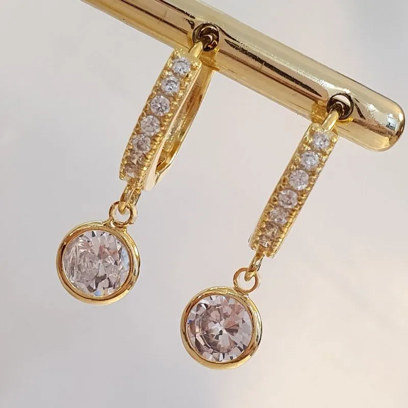 Brinco Argolinha Cravejada Ponto de Luz G