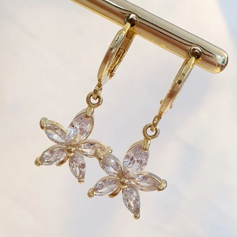 Brinco Argolinha Flor Zircônias