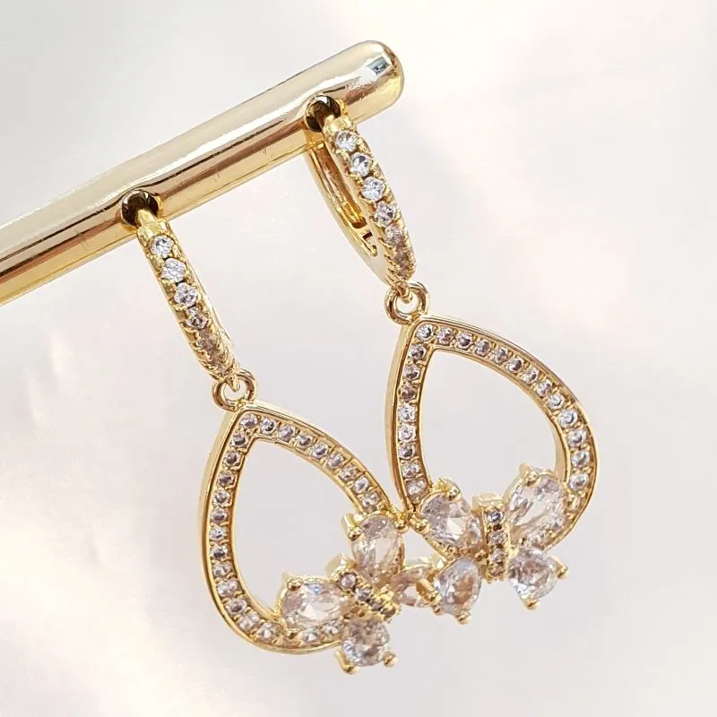 Brinco Argolinha Gota Cravejada Borboleta