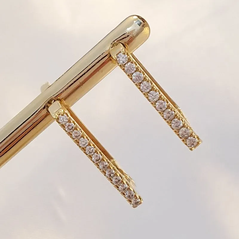 Brinco Argolinha Retangular Cravejada M