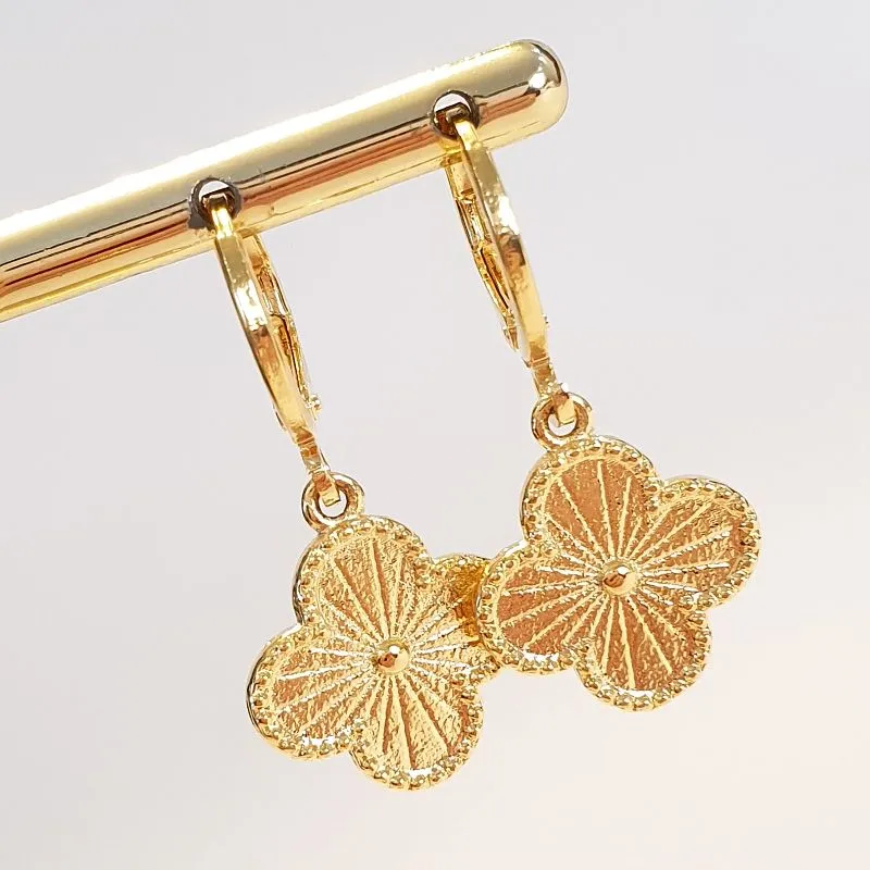 Brinco Argolinha Trevo Ouro