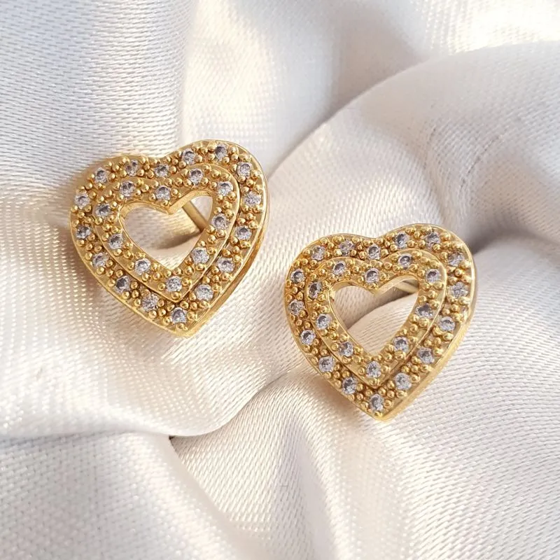 Brinco Coração Vazado Duplo Cravejado