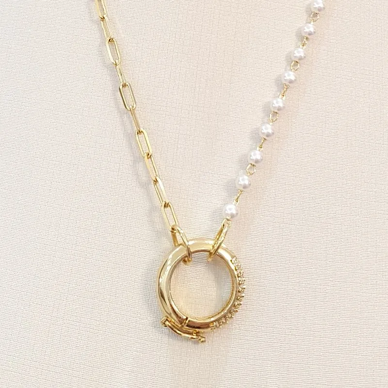 Colar Cartier e Pérolas (Fecho Cravejado)