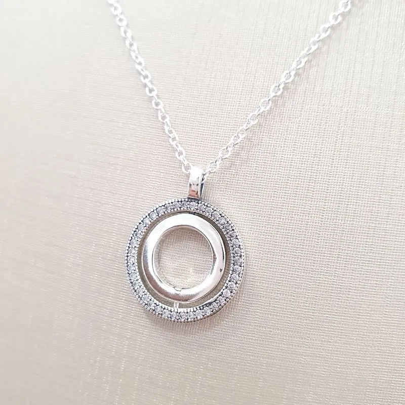 Colar Círculo Cravejado com Círculo Giratório