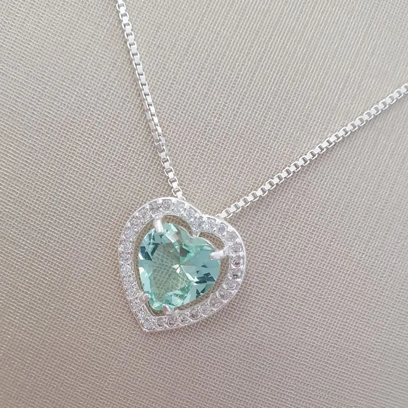 Colar Coração Verde Borda Cravejada