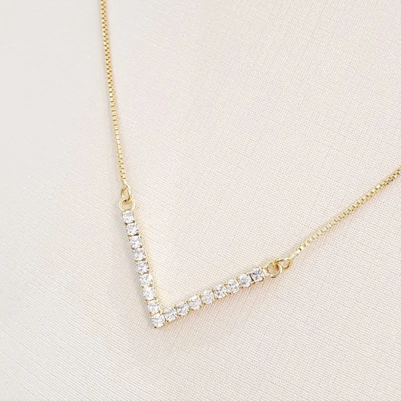 Colar em V Cravejado