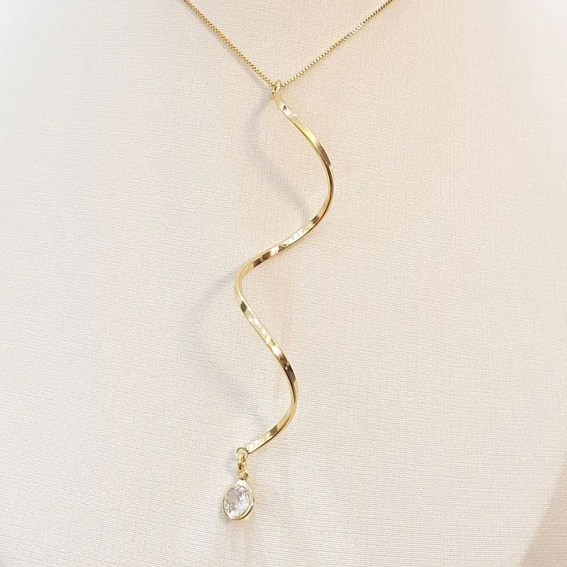 Colar Fio Enrolado Ponto de Luz 45cm