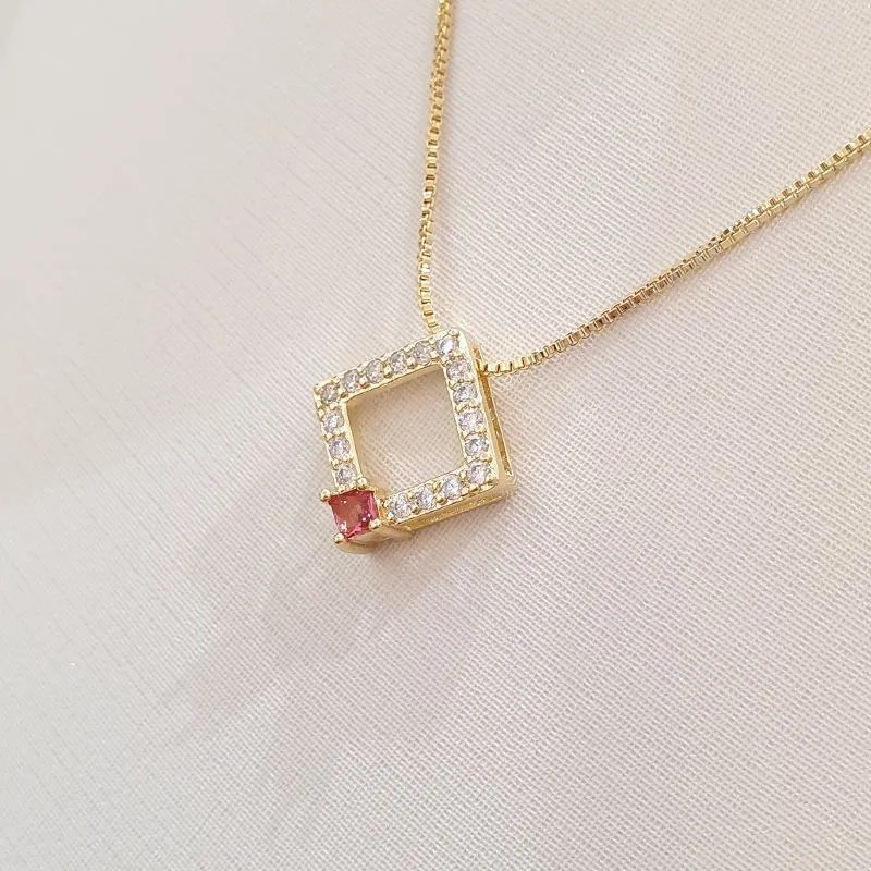 Colar Losango Cravejado Zircônia Rosa