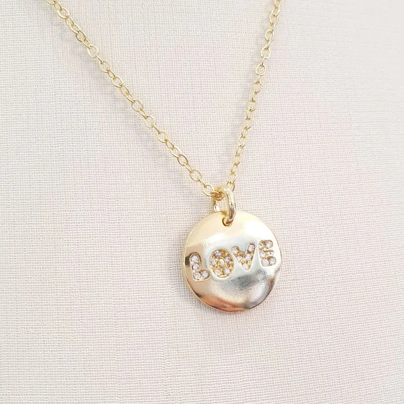 Colar Medalha LOVE Cravejado