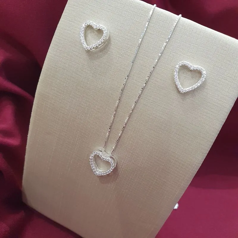 Conjunto Coração Vazado Cravejado