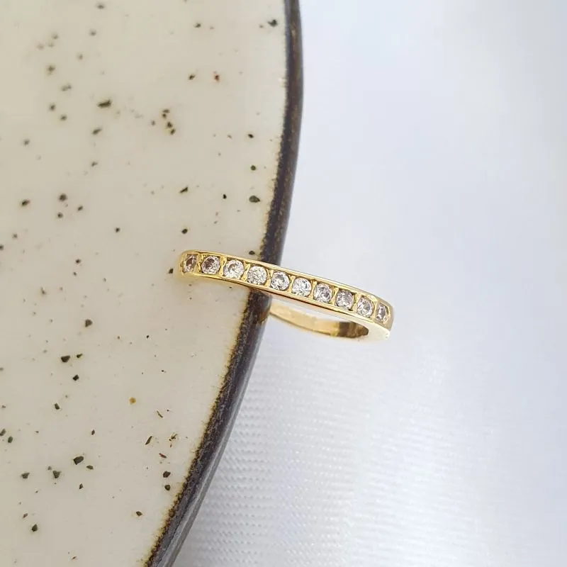 Piercing Fake Linha Oval Cravejada